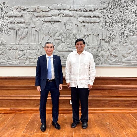 Oriental Bank’s management has the privilege of visiting His Excellency Say Samal, the Deputy Prime Minister and Minister of Land Management, Urban Planning, and Construction.